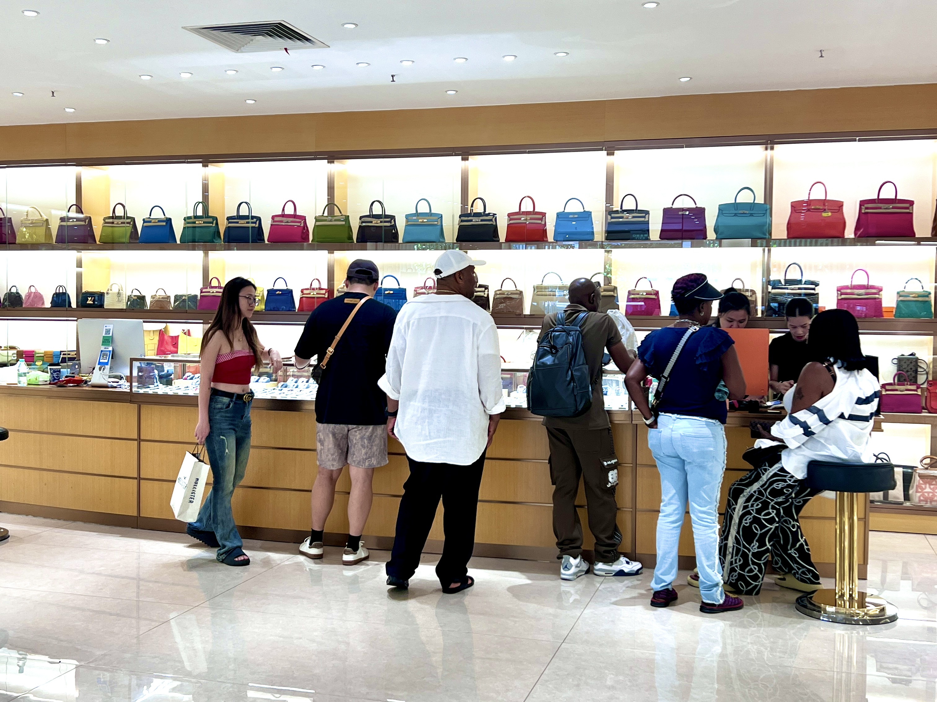 做客户身边靠谱的奢侈品服务专家